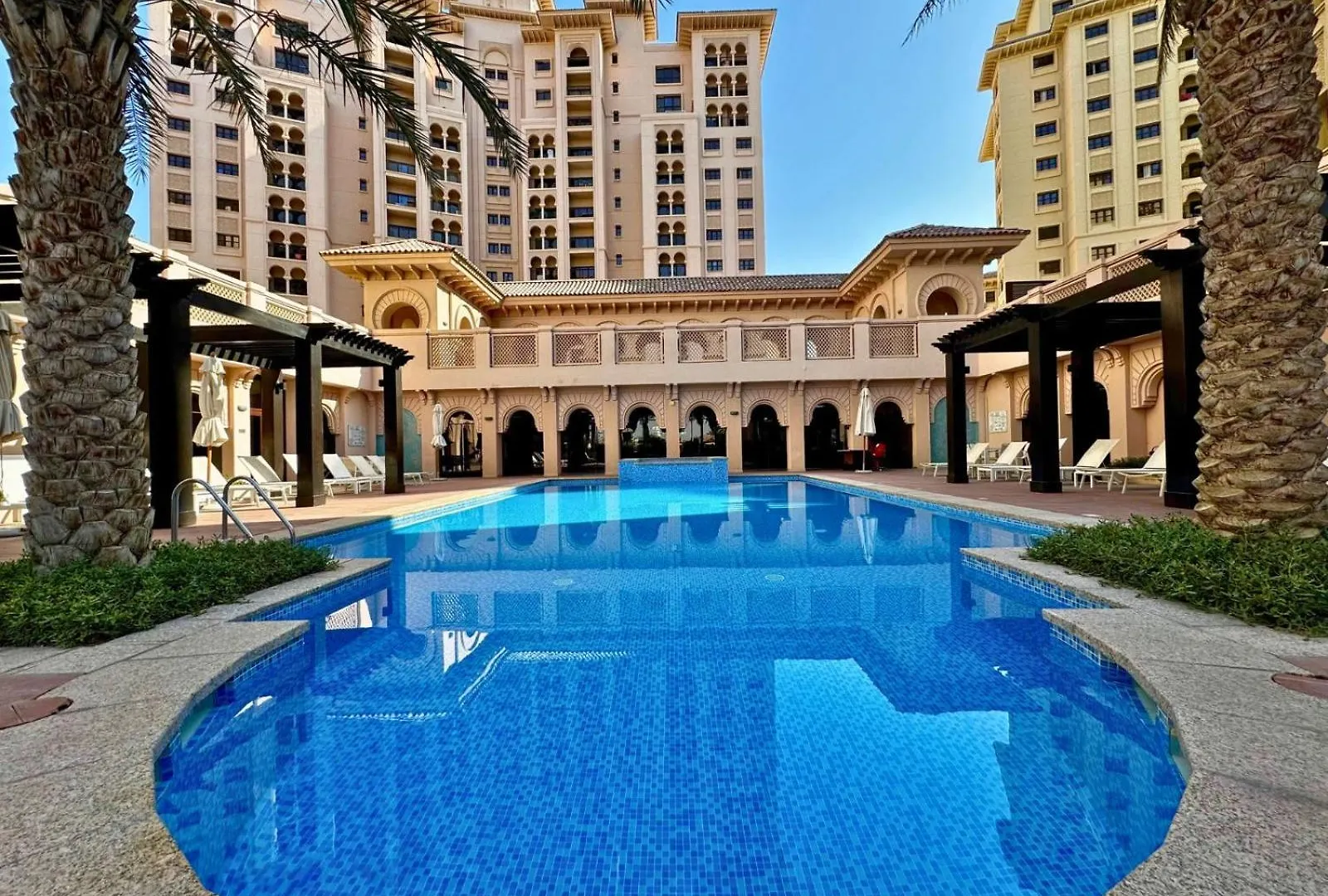 Apartment Close To Golf Course - 2Br In Jumeirah Golf Estate Dubai